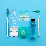 マウスウォッシュ、フロス、歯間ブラシ　イメージ